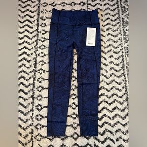 Lululemon women’s brand new blue and black paisley leggings